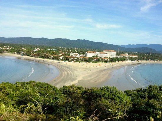 Fotografia da vista área da Praia do Pernambuco, no Guarujá.